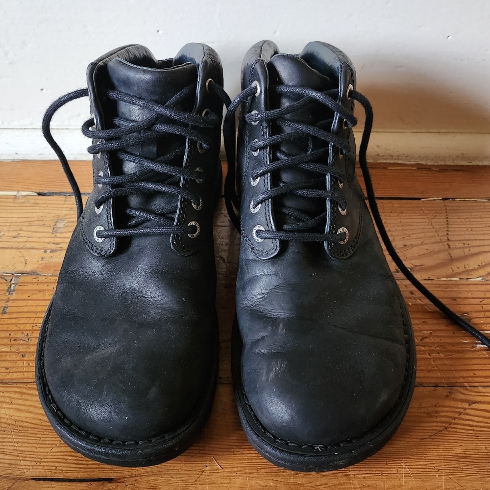 UGG Men's Black 5904 Boot Size US 6